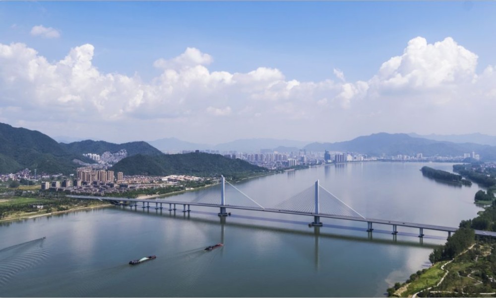 b3f374979e3e417a9890abd5c103232e_副本.jpg